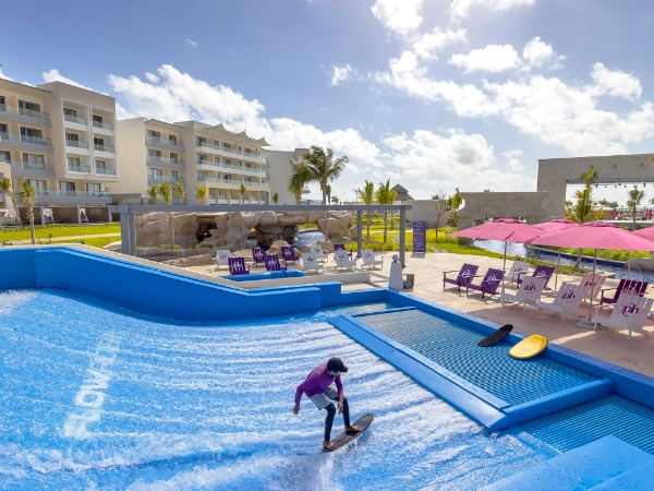 Planet-Hollywood-Cancun-An-Autograph-Collection-All-Inclusive-Resort-202306-CUNPHB-16_PH-Flowr-Rider