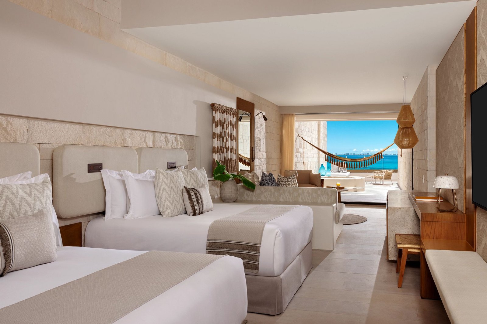 Signature Junior Suite Double Ocean Front w/ Hot Tub