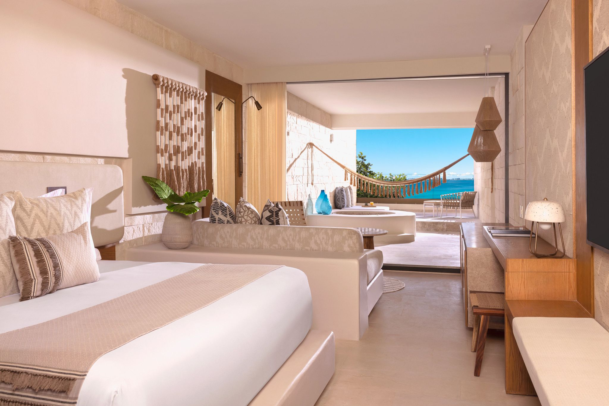 Signature Junior Suite King Ocean View w/ Hot Tub 