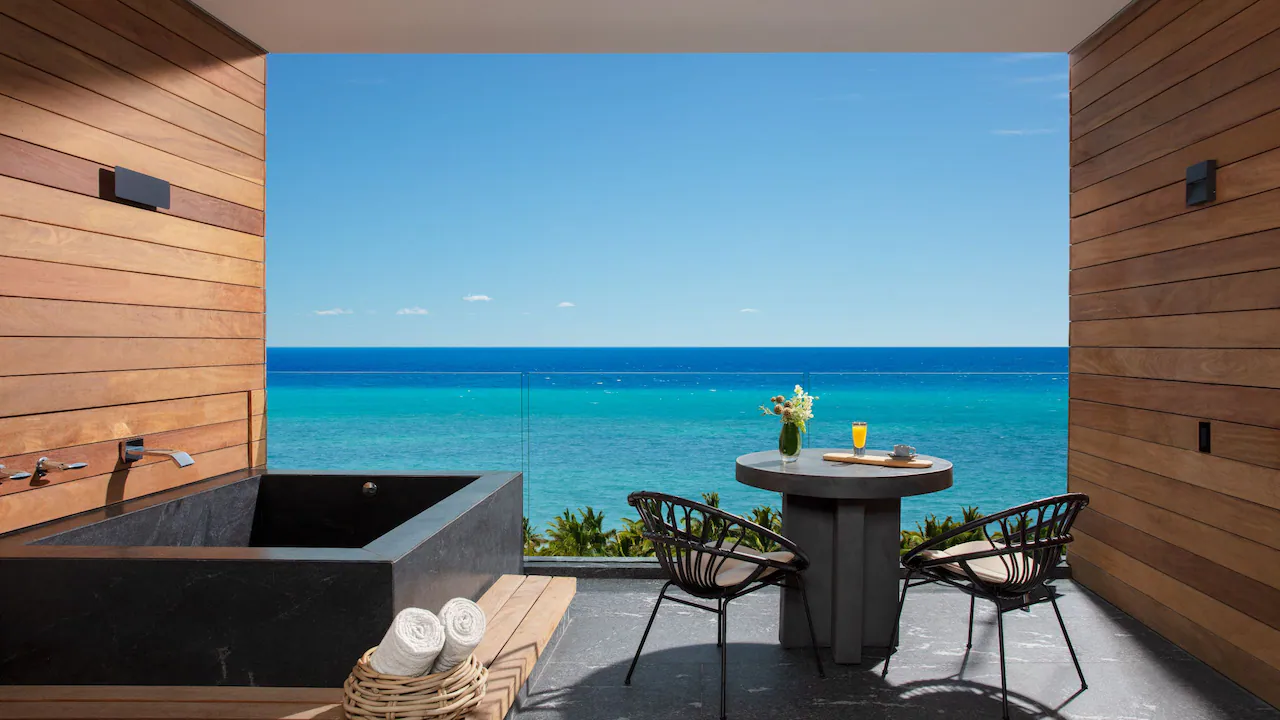 SEPDC-P0016-Preferred-Club-Junior-Suite-Ocean-Front-Terrace.16x9