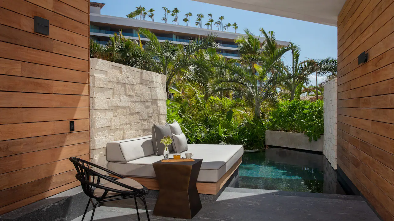 SEPDC-P0017-Preferred-Club-Junior-Suite-Swim-Out-Tropical-View-Terrace.16x9