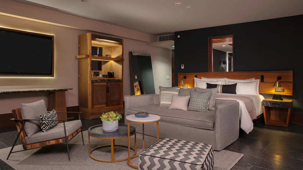 SEPDC-P0018-Paramount-Suite-Bedroom.16x9