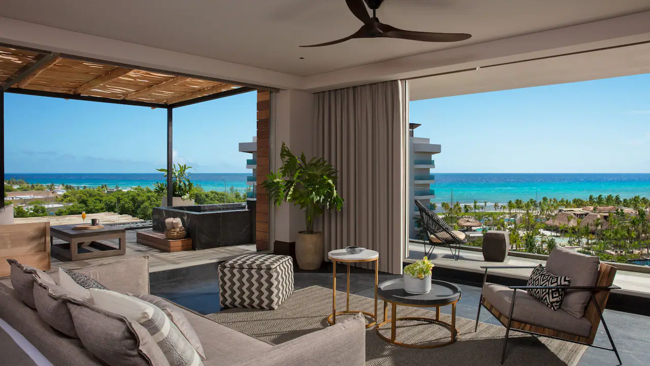 SEPDC-P0019-Preferred-Club-Paramount-Suite-Living-Room.16x9