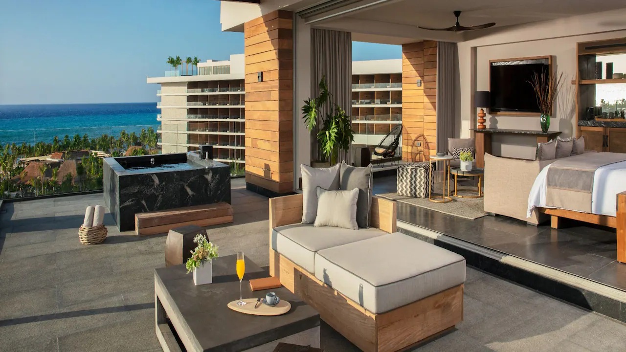 SEPDC-P0020-Paramount-Suite-Balcony.16x9