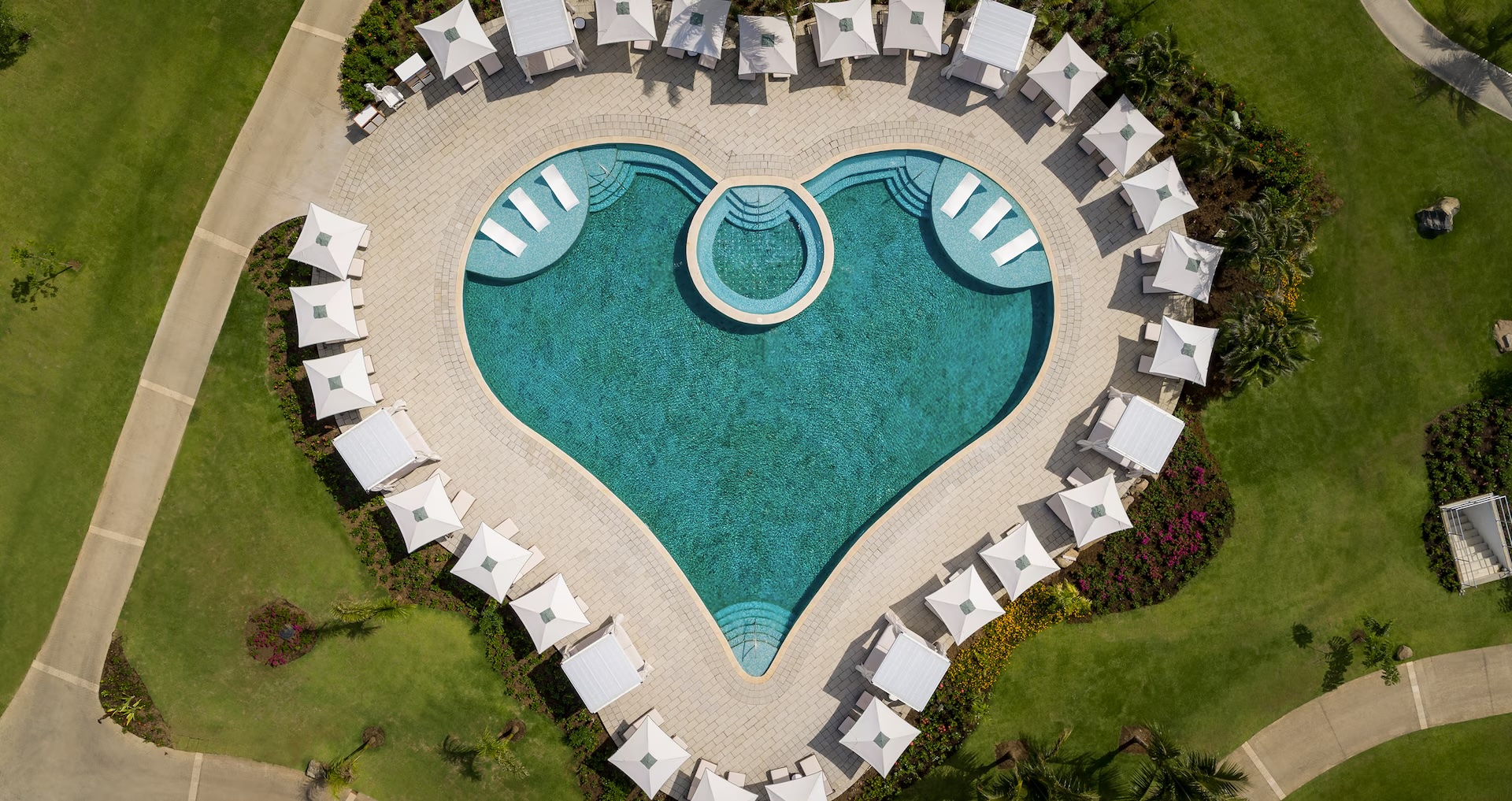 Sandals_Saint_Vincent_Heart_Shape_Pool_ecb224f6b8_230bdd4eca