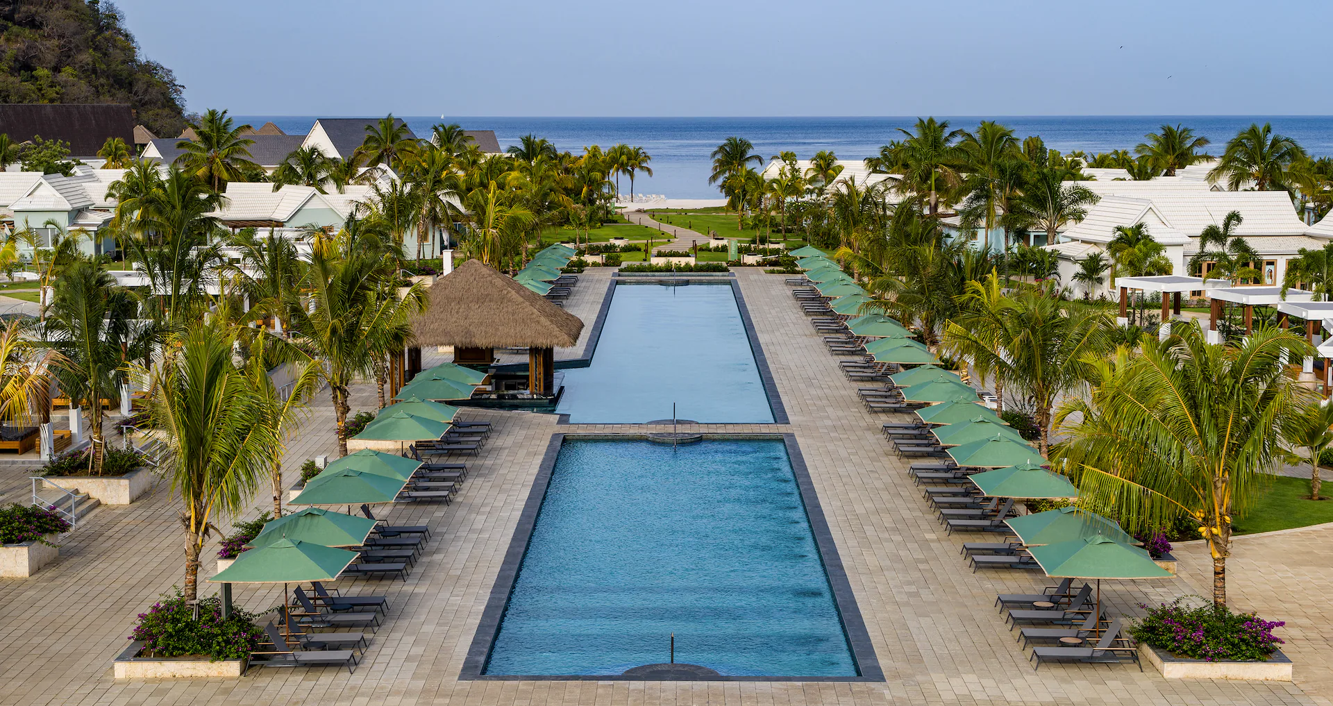 Sandals_Saint_Vincent_Main_Pool_14fc051e01_140aa2e404
