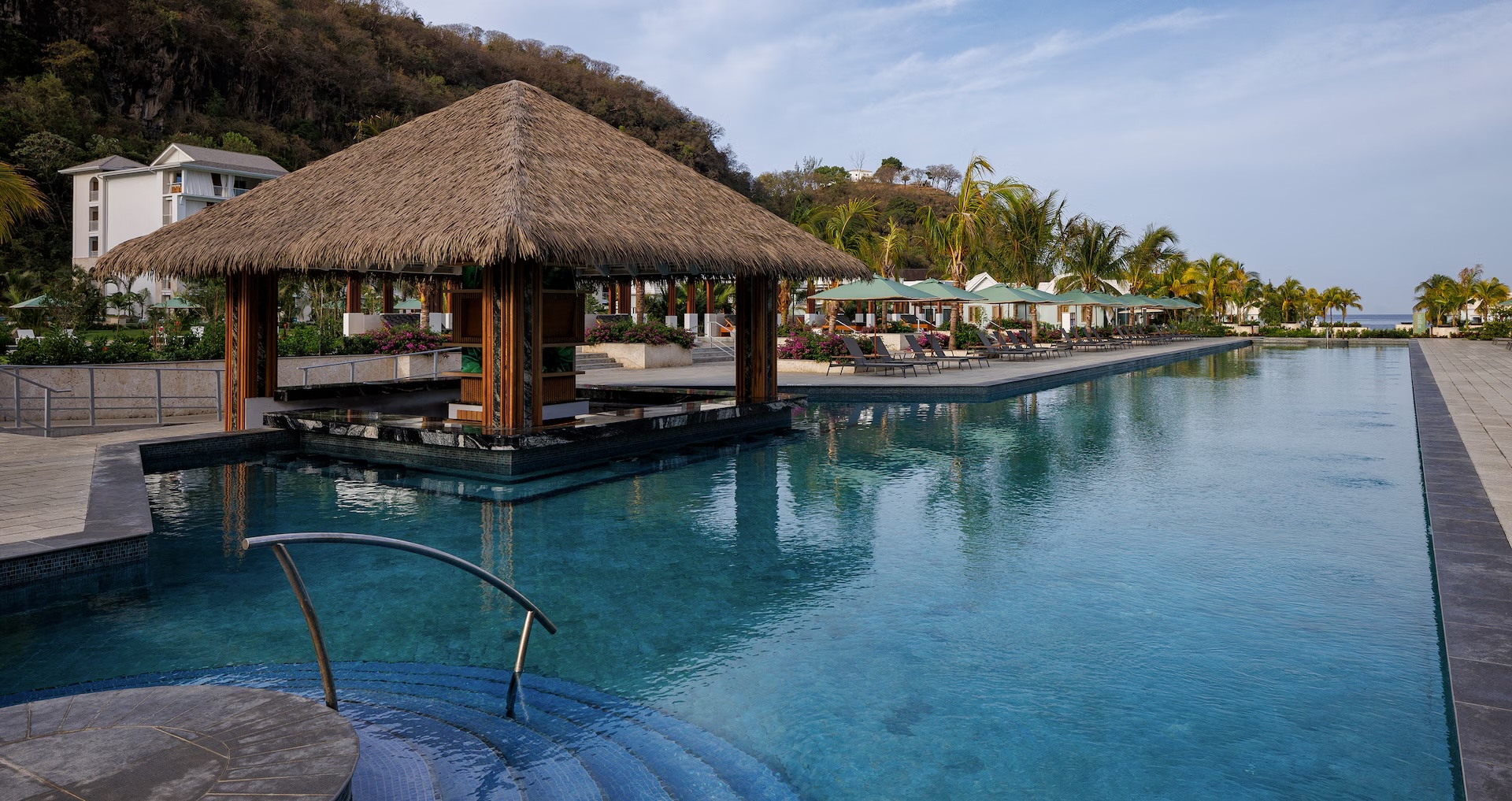 Sandals_Saint_Vincent_Swim_up_bar_6eaf2315f8_945562d38c