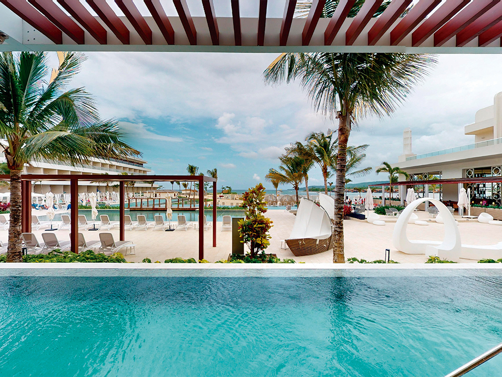 Swim Out Princess Junior Suite