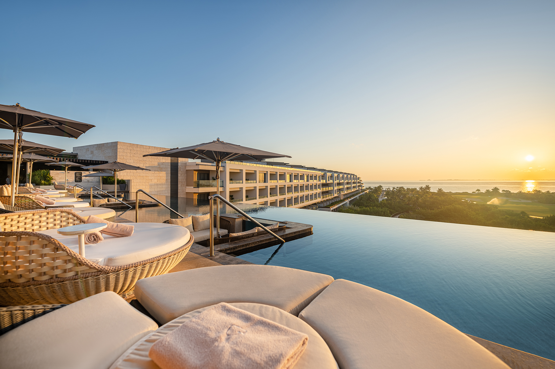 atelier-playa-mujeres-bar-7.webp