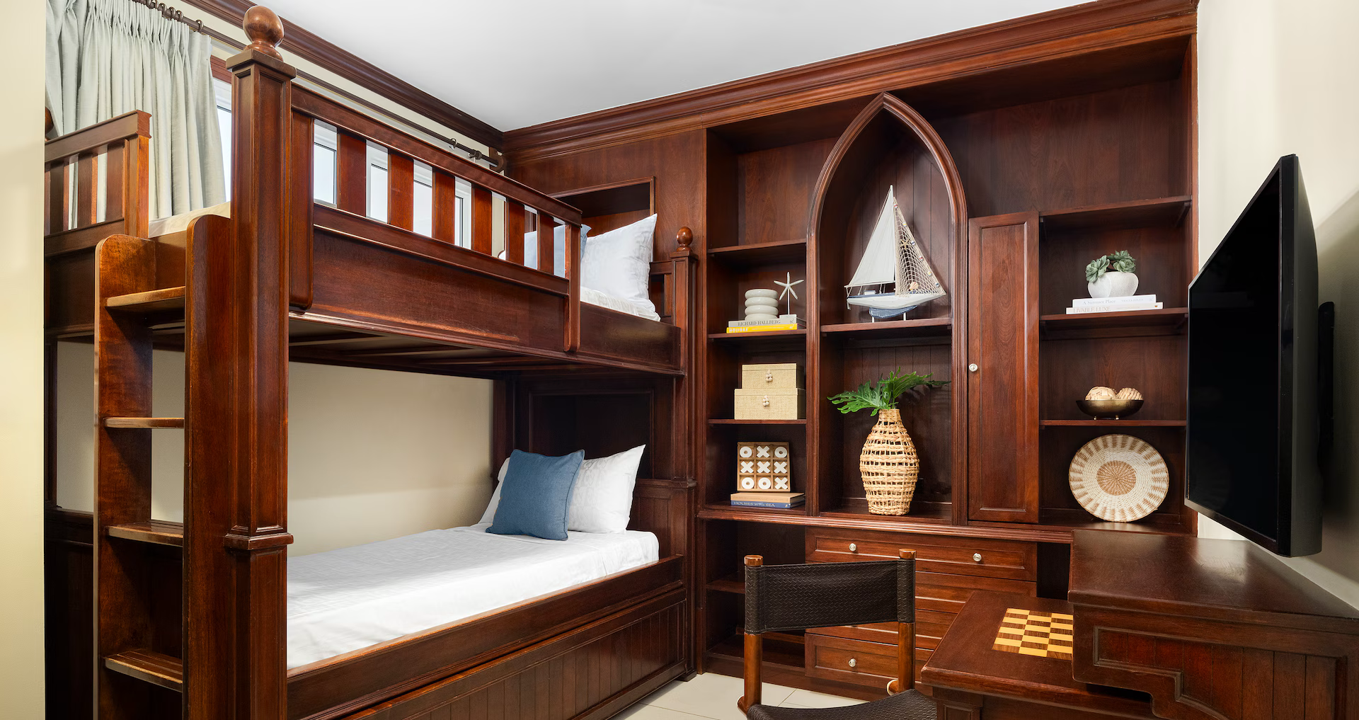 Italian Oceanfront Concierge Family Suite with Kids Room