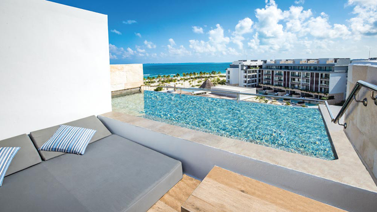Elegance Club Plunge Pool Suite