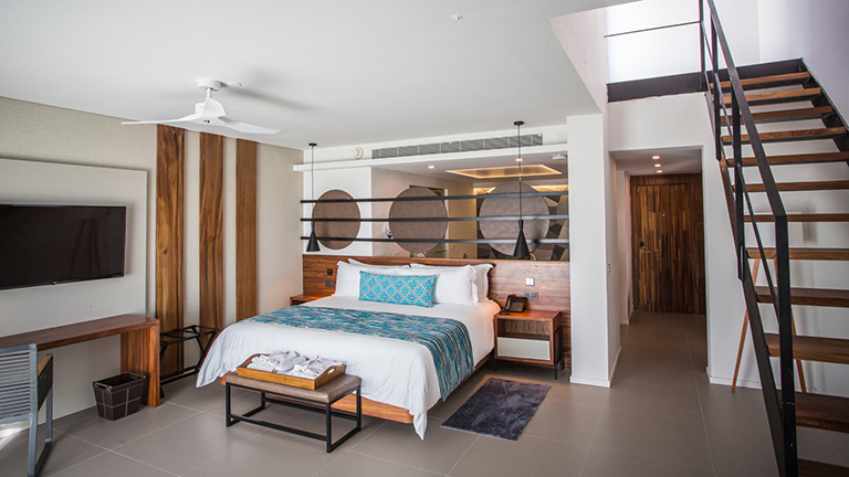 Sky View Suite with Rooftop Jacuzzi