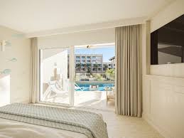Swim Out King Suite