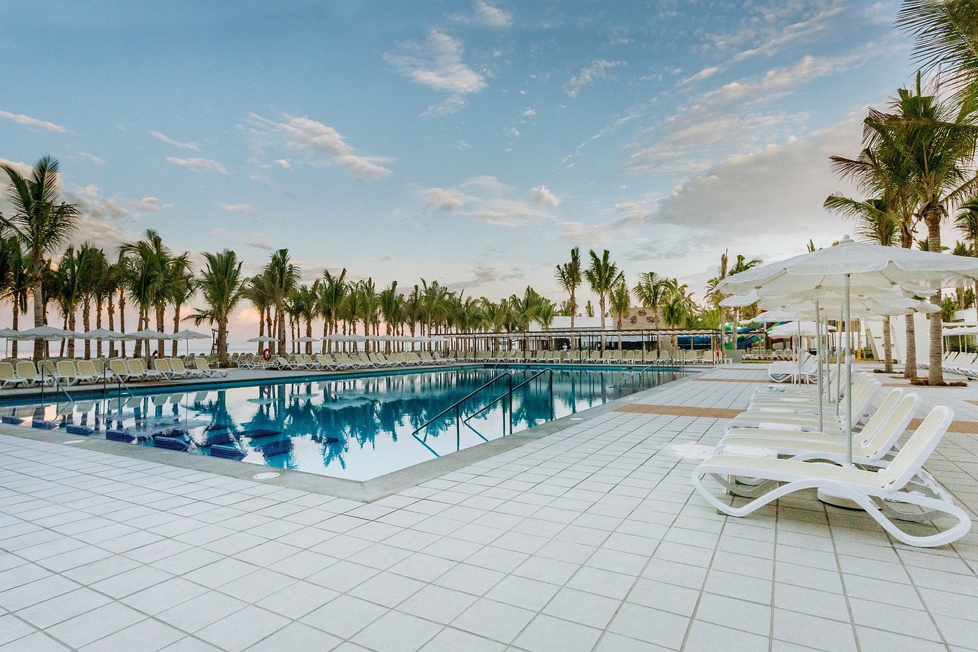 hotel-riu-emerald-bay