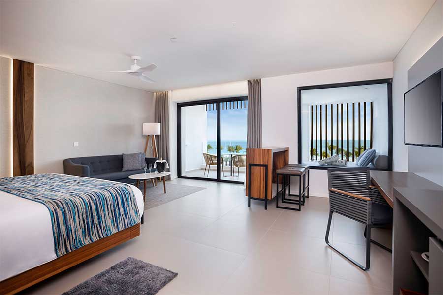 Junior Suite Ocean Front Outdoor Jacuzzi