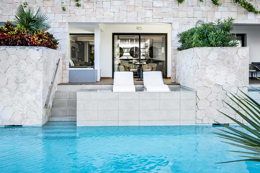 Majestic Junior Suite Swim Up
