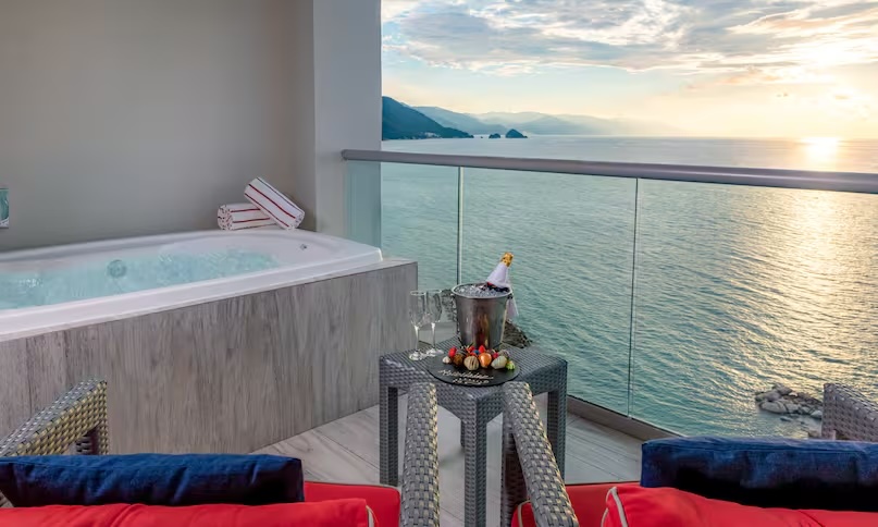 Enclave Ocean View Room King or 2 Queen - With Jet Tub