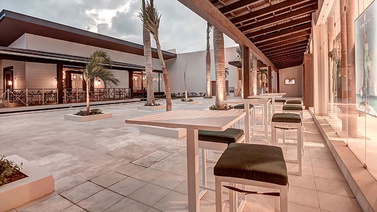 royalton-blue-waters-piazza