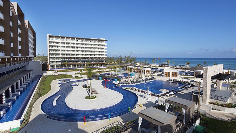 royalton-blue-waters-pool-view