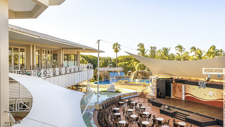 royalton-hicacos-exterior-courtyard