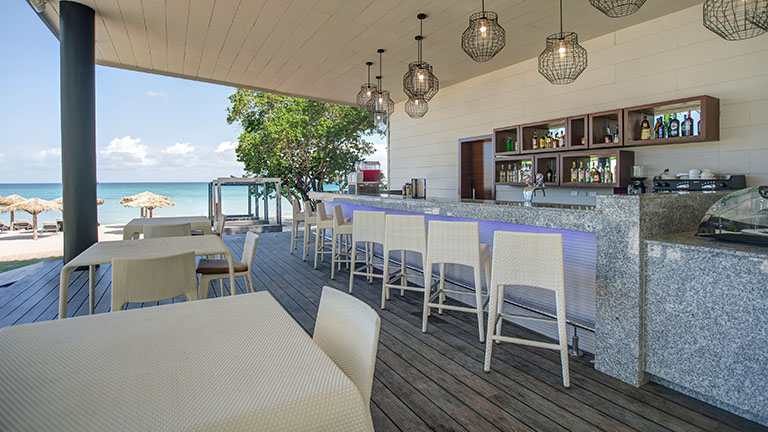 royalton-negril-diamond-club-beach-bar-1