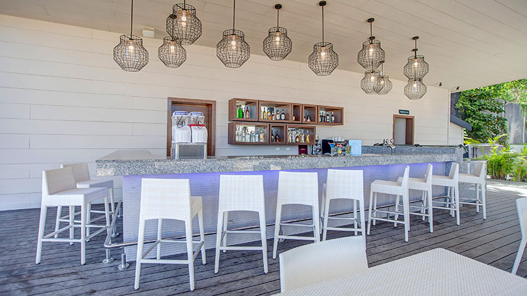 royalton-negril-diamond-club-beach-bar