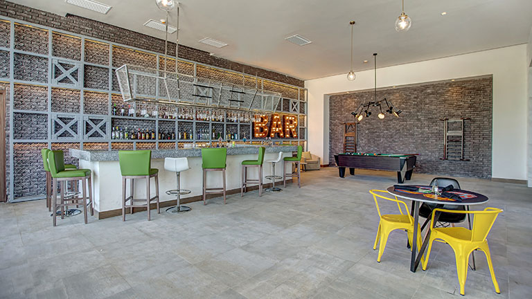 royalton-negril-scores-sports-bar