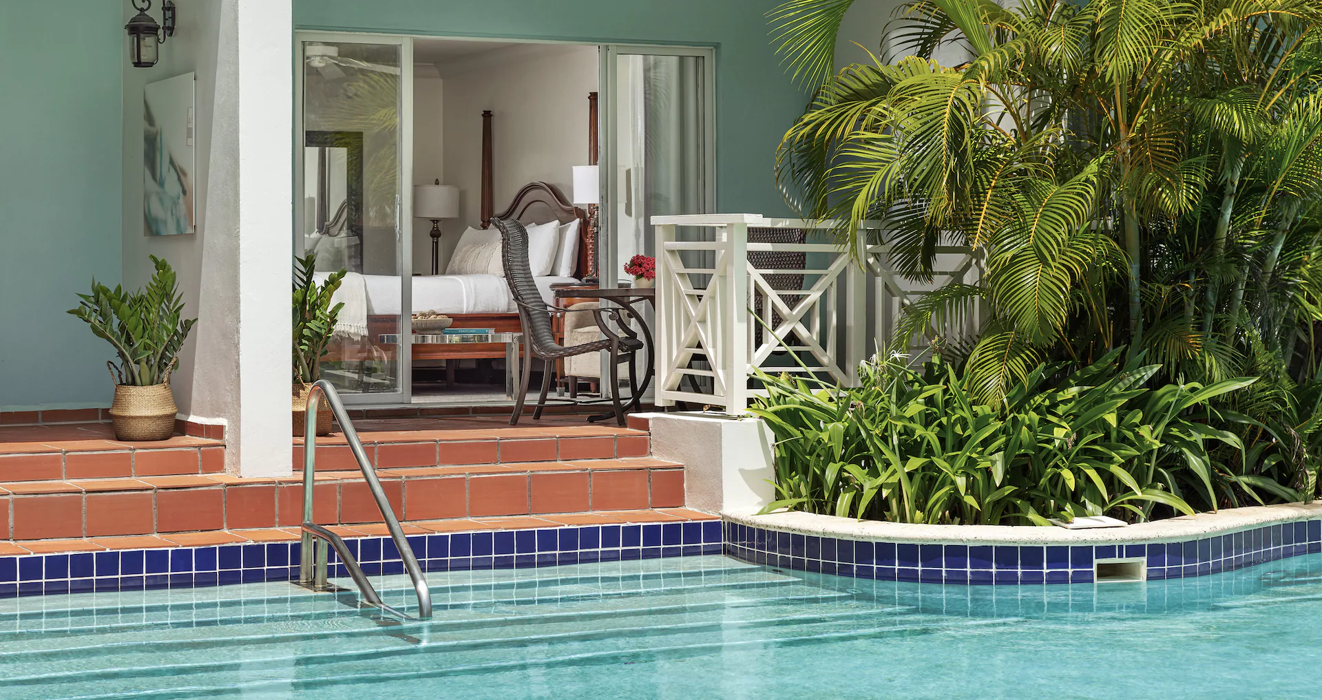 Swim Up Lover's Lagoon Honeymoon Club Level