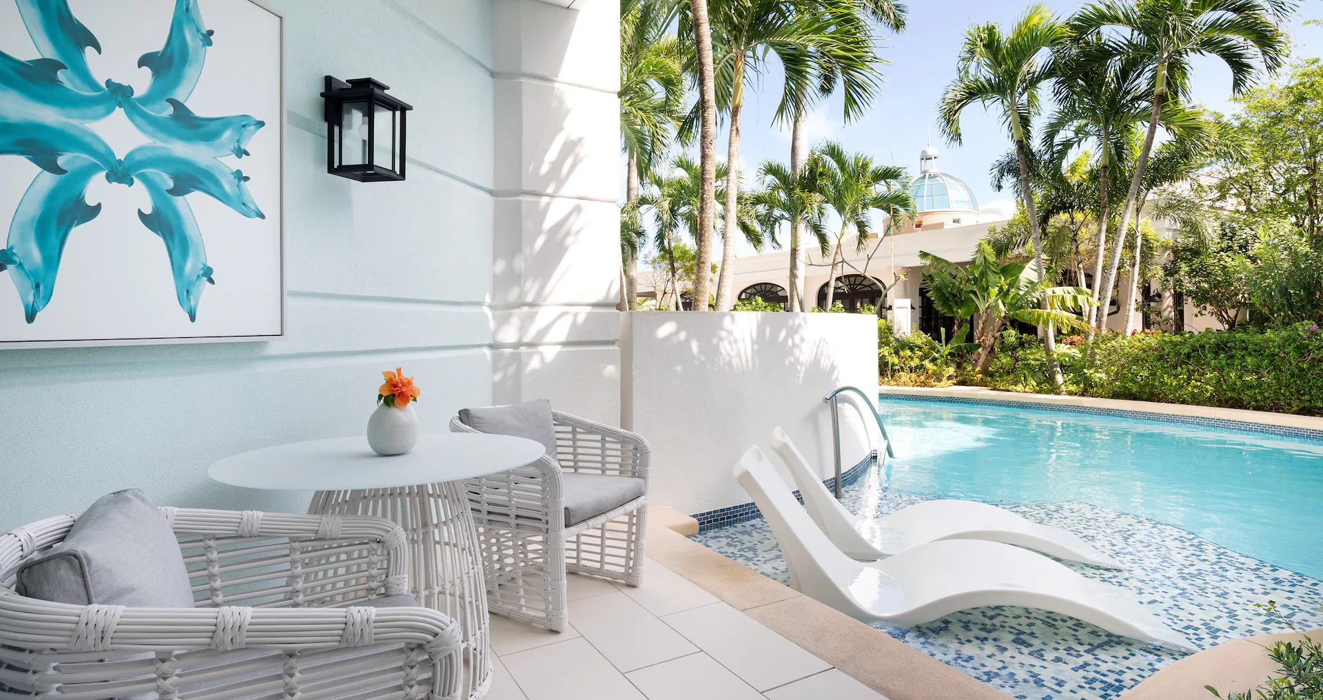 West Bay Swim-up Oversized Club Level Junior Suite
