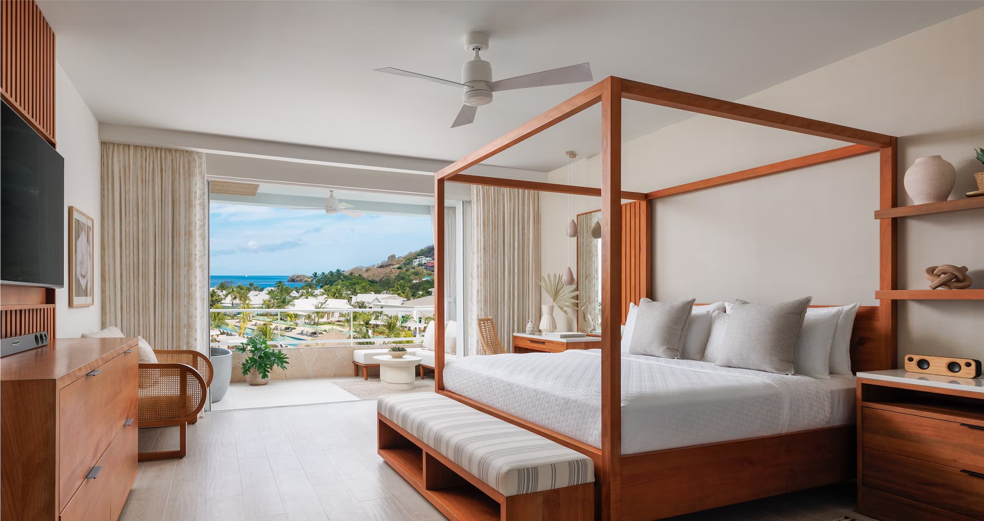 Lady Palm Club Suite with Fitness Room and Balcony Tranquility Soaking Tub