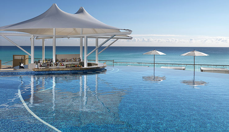 swim-up-bar
