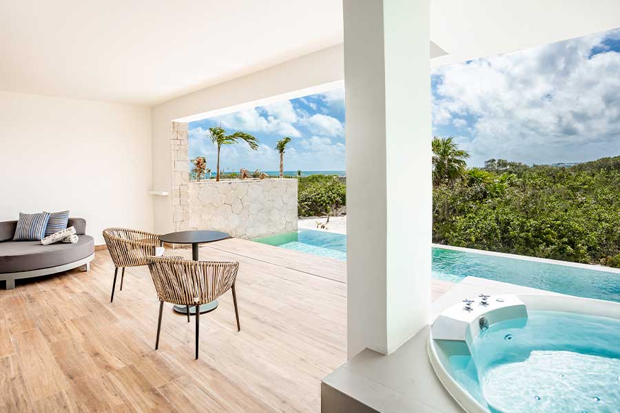 Swim Up Suite Outdoor Jacuzzi