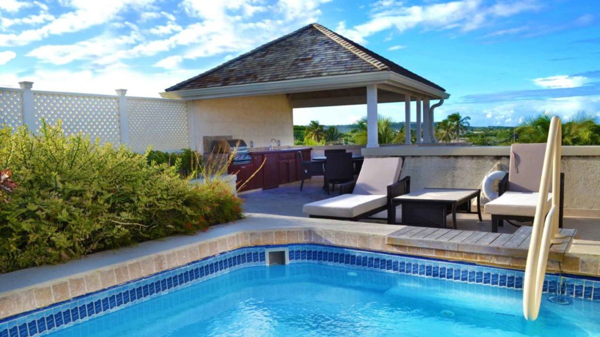 One Bedroom Deluxe Suite with Rooftop Pool
