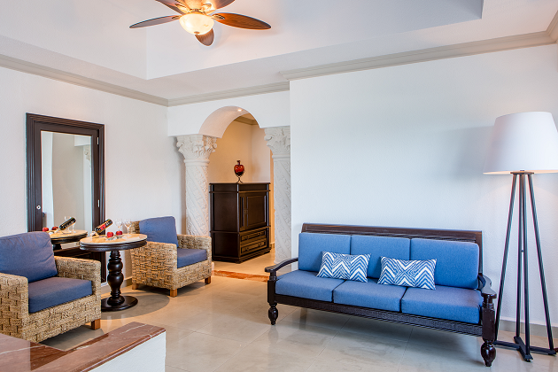 Ocean Front Swim Up Suite