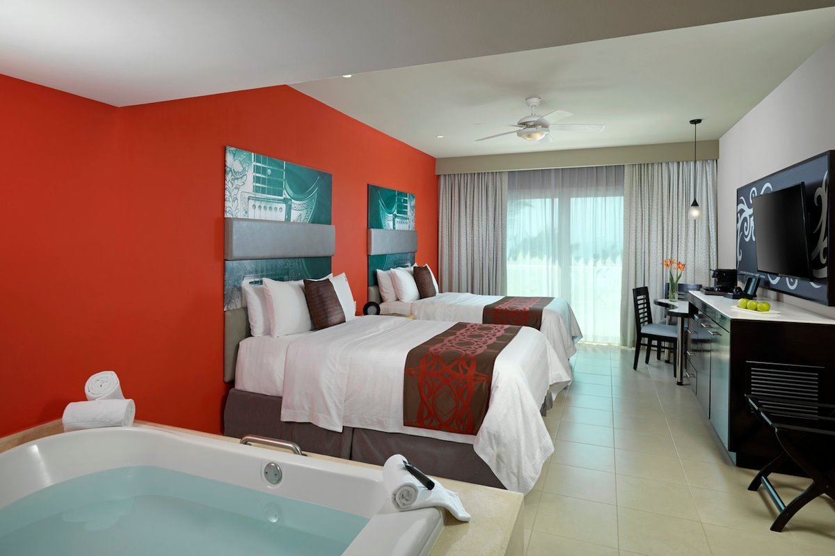 Deluxe Partial Ocean View