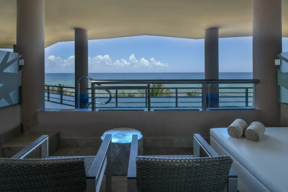 Oceanfront Swim-Up Suite