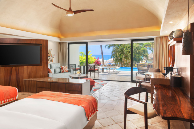 Club Ocean View Swim Up Suite King or Double