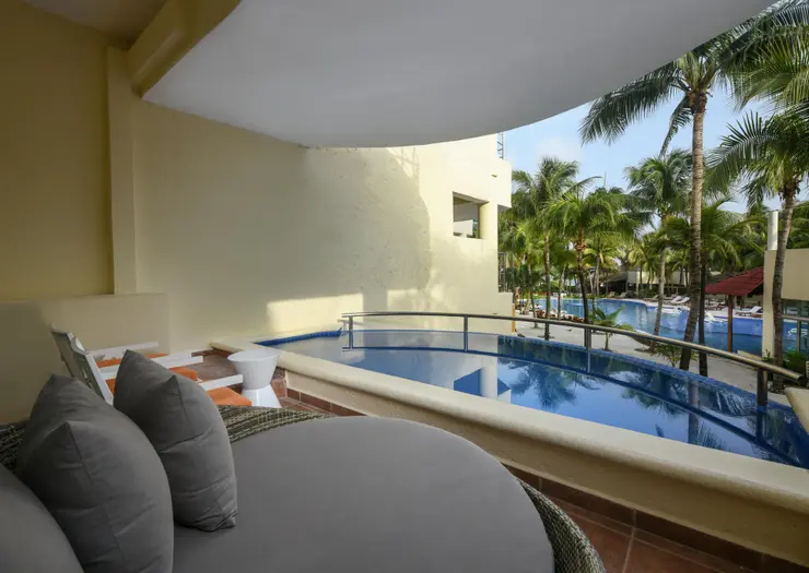 Private Pool Suite