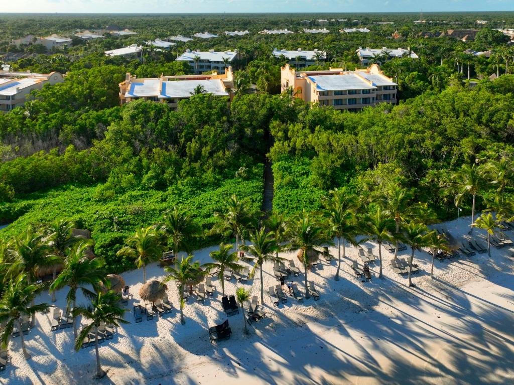 Grand Palladium Select White Sand Resort & Spa resort