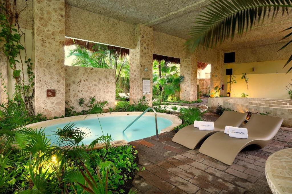 Grand Palladium Colonial Resort & Spa resort