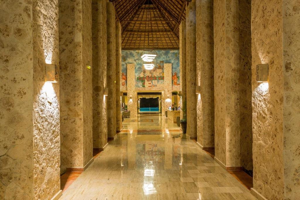Grand Palladium Colonial Resort & Spa resort