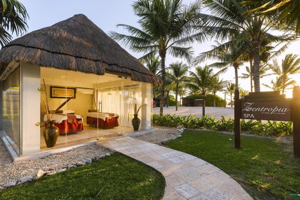 Grand Palladium Colonial Resort & Spa resort