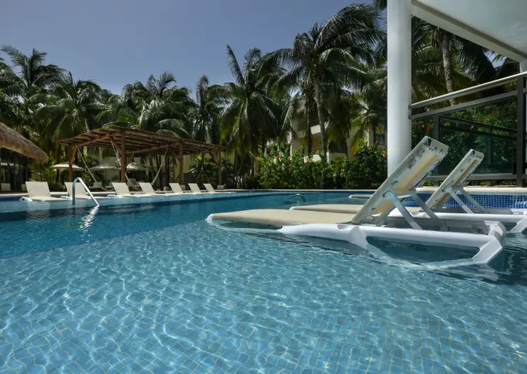 Presidential Studio Swim Up