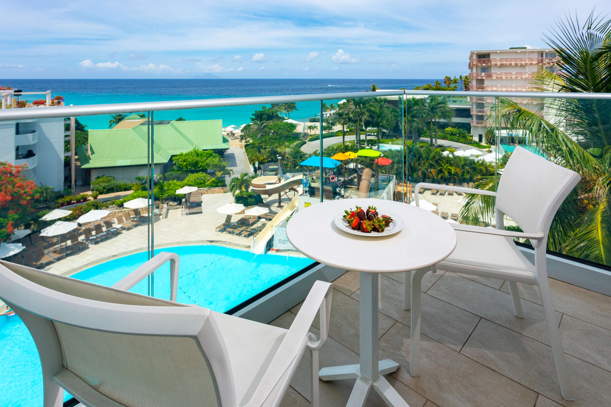 Oasis Pool View King