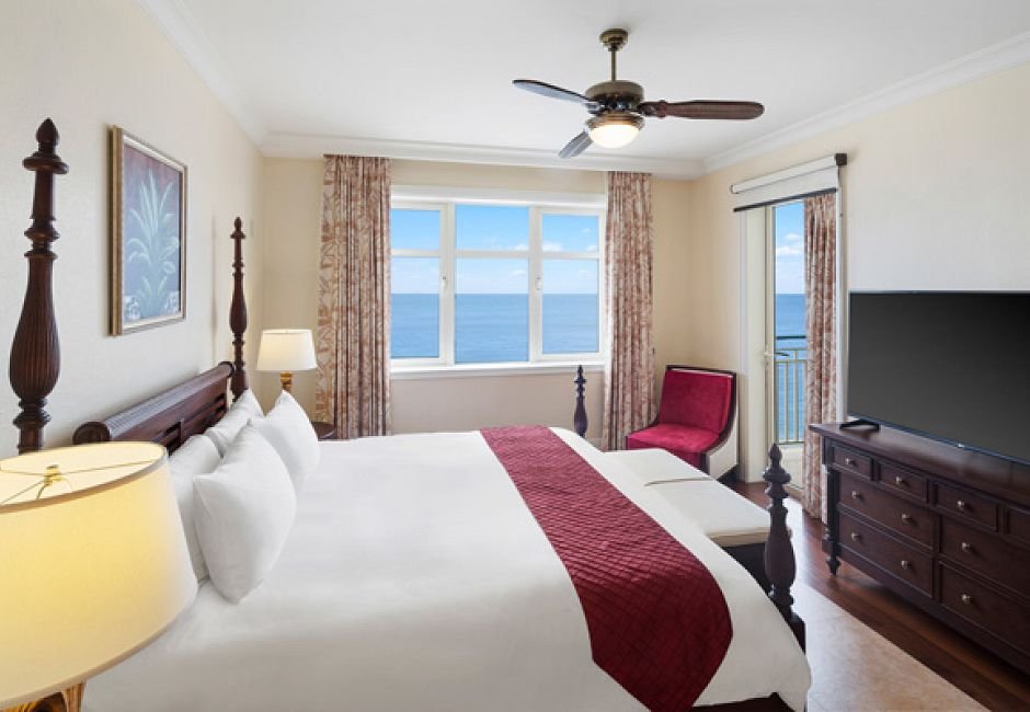 One-Bedroom Oceanfront Suite