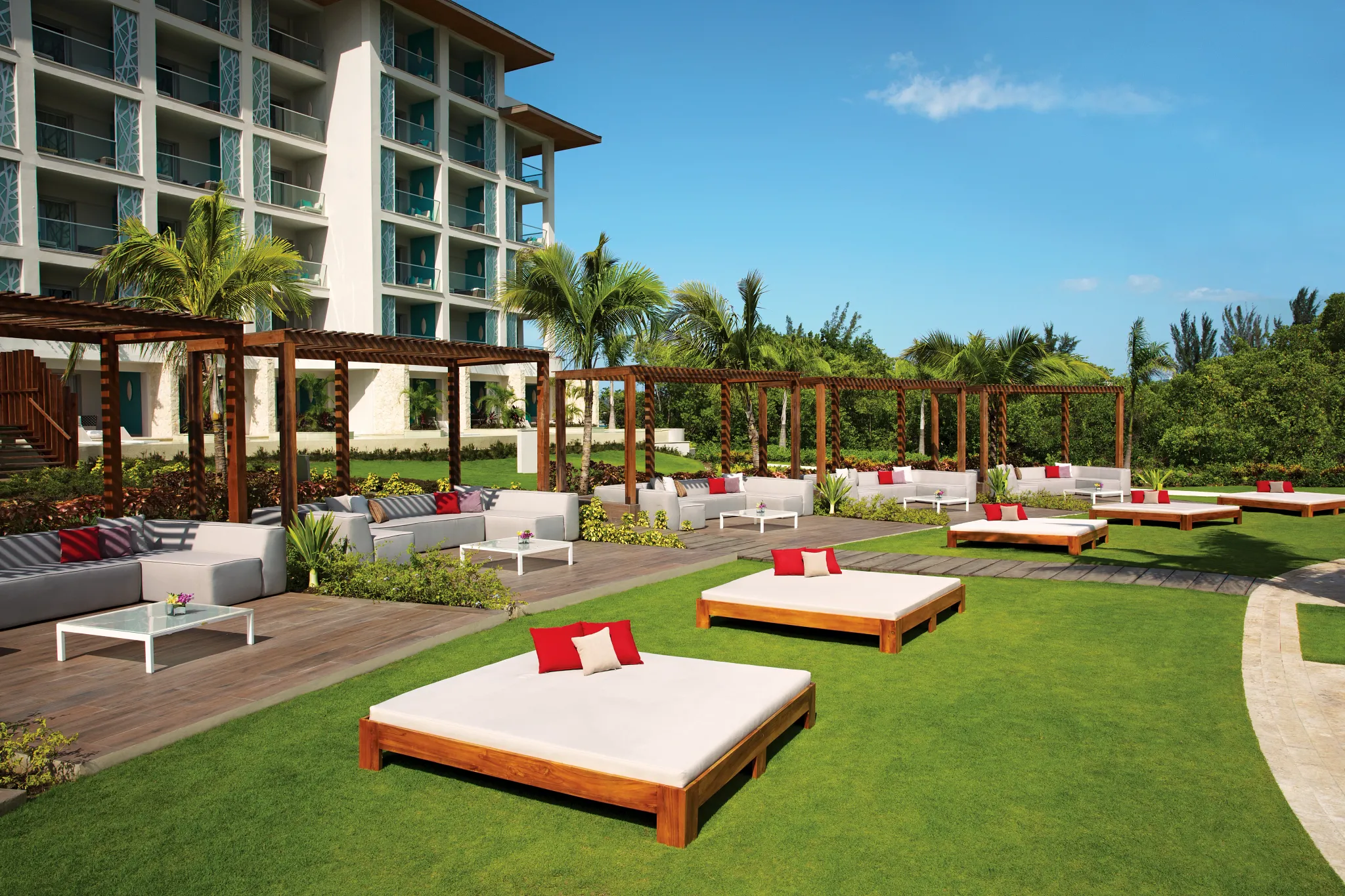 BREMB-EXT-Pool-Cabanas-2A-RGB-CB