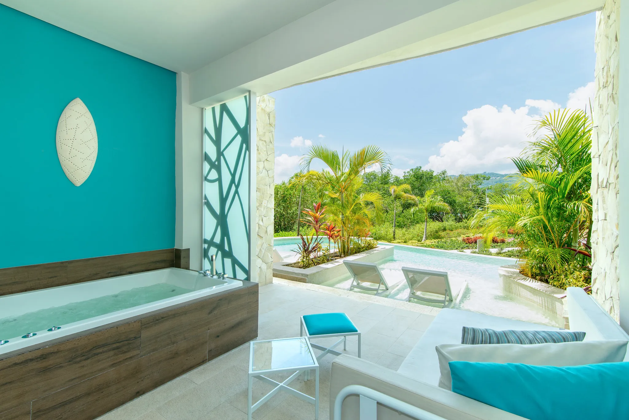 xhale club Junior Suite Swim Up