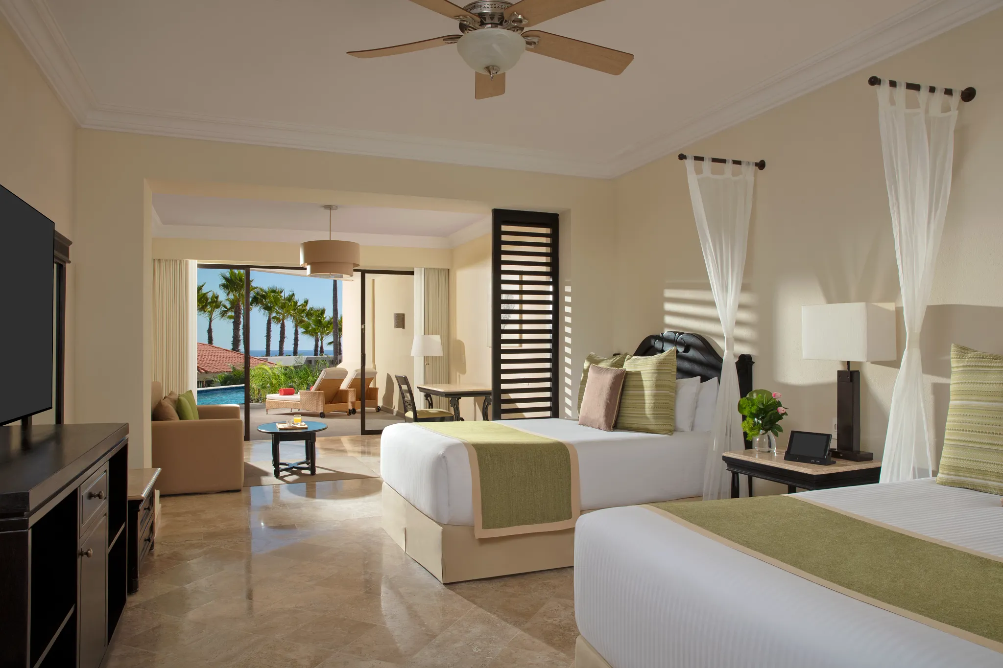 Junior Suite Pool View Swim Out