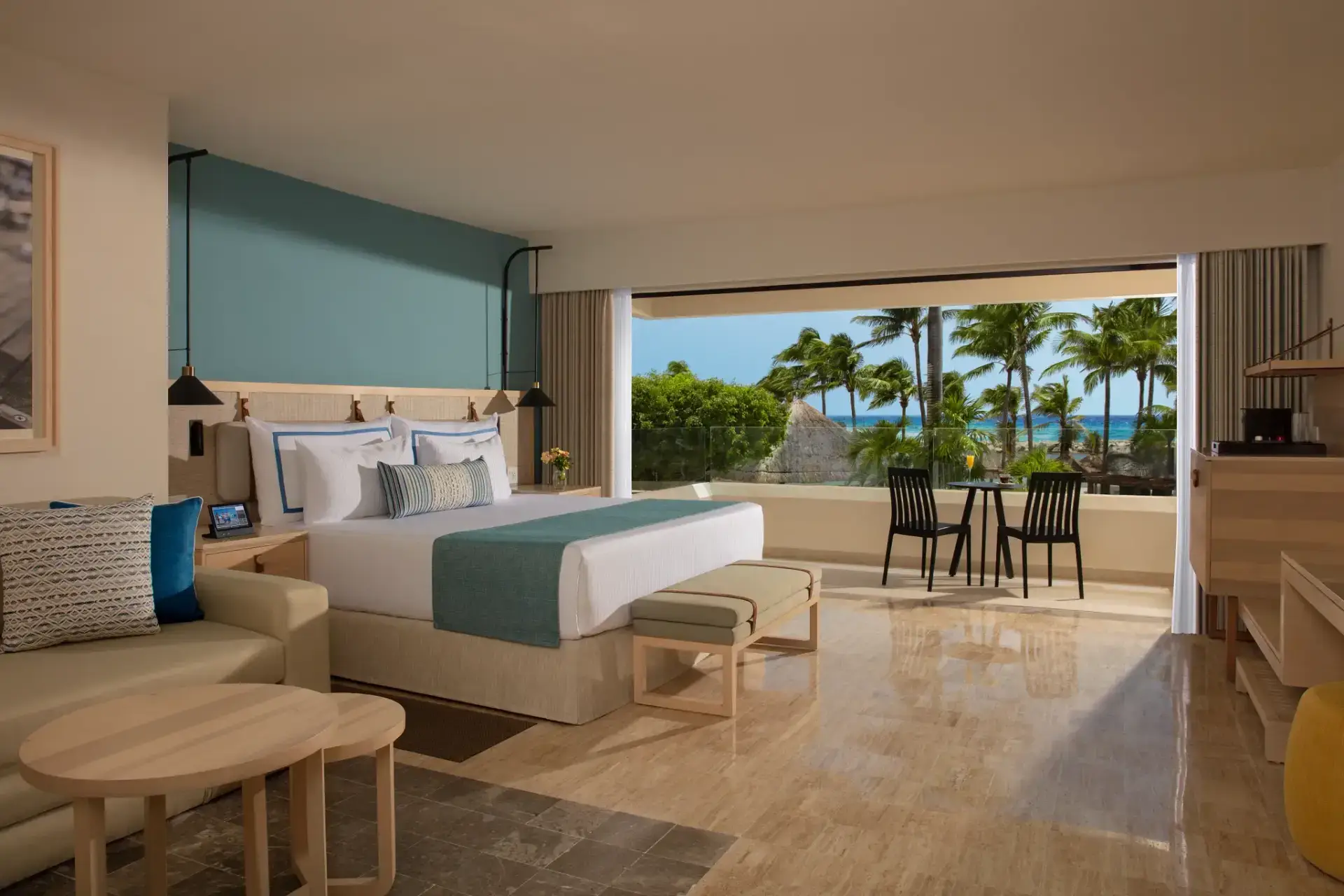 Preferred Club Family Room Pool View