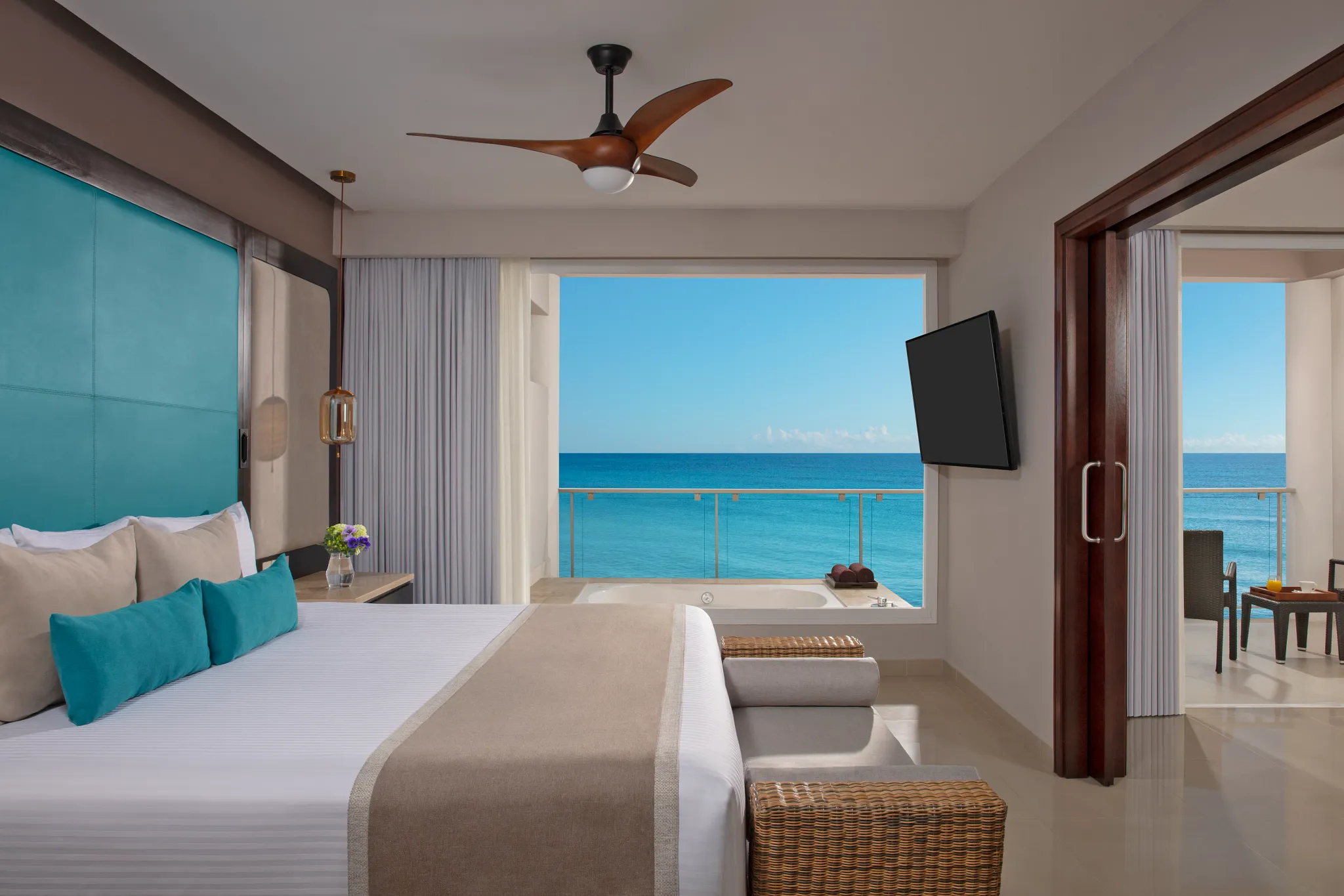 Preferred Club Suite Ocean Front at Dreams Jade Resort & Spa